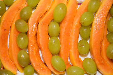 Image showing Grapes and Papaya