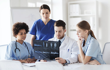 Image showing group of doctors discussing x-ray image