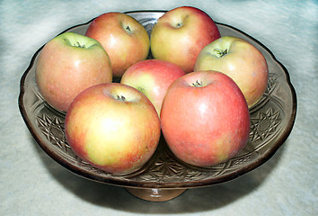 Image showing ripe apples in a vase