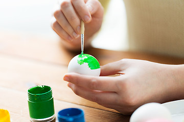 Image showing close up of woman hands coloring easter eggs