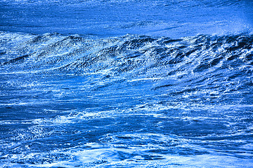 Image showing Tall waves on the surface of the ocean