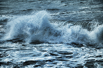 Image showing Tall waves on the surface of the ocean