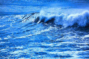 Image showing Tall waves on the surface of the ocean