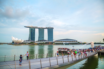 Image showing Overview of the marina bay with the Merlion and Marina Bay Sands