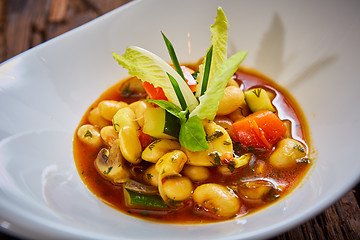 Image showing Baked beans in tomato sauce on plate