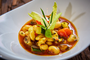 Image showing Baked beans in tomato sauce on plate