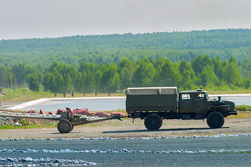 Image showing army truck transports a gun