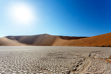 Image showing Dune in Hidden Vlei in Namib desert 