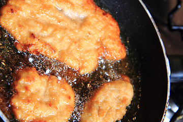 Image showing preparing czech chicken schnitzel\r\n