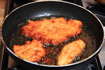 Image showing preparing czech chicken schnitzel\r\n