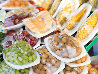 Image showing fresh fruits in packing