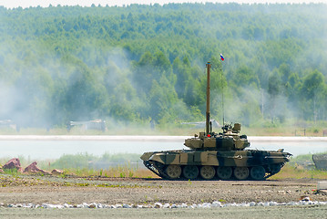 Image showing T80 tank with equipment for water crossing. Russia