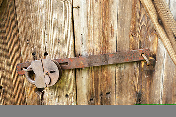 Image showing padlock   wooden door