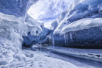 Image showing Amazing glacial cave