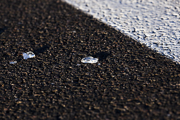 Image showing Glass on the road  