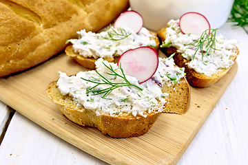 Image showing Bread with pate of curd and radish on table