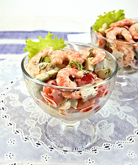 Image showing Salad with shrimp and tomatoes in glass on white napkin