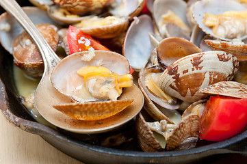 Image showing fresh clams on an iron skillet