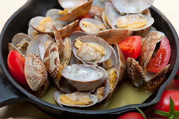 Image showing fresh clams on an iron skillet