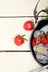 Image showing fresh clams on an iron skillet