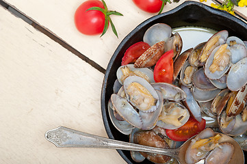 Image showing fresh clams on an iron skillet