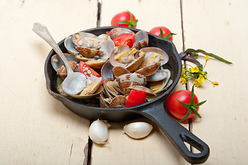 Image showing fresh clams on an iron skillet