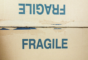 Image showing Fragile tag on packet