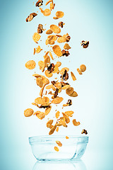 Image showing The cornflakes falling with walnuts