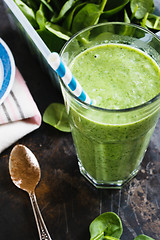 Image showing Green smoothie in glass