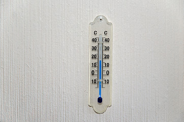Image showing Single thermometer at a wall