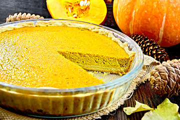 Image showing Pie pumpkin in pan on board