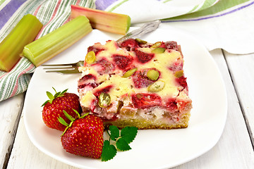 Image showing Pie strawberry-rhubarb with sour cream and towel on board