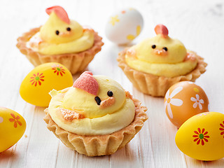 Image showing easter cupcakes and eggs 