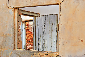Image showing ruins window