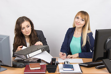 Image showing The situation in the office - one employee can handle the job, the other is not