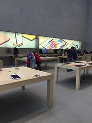 Image showing Apple Store, Shopping