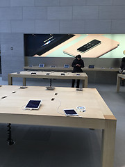 Image showing Apple Store, Shopping