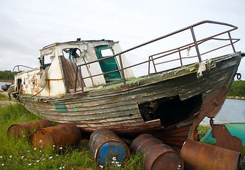 Image showing Old whaleboat stranded on shore 