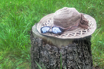 Image showing Summer hat for women and sunglasses.