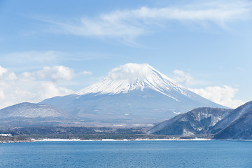 Image showing Lake Motosu and Fujisan