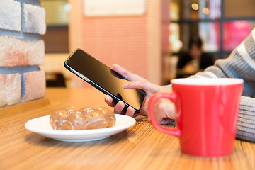 Image showing Woman use of the smart phone at cafe