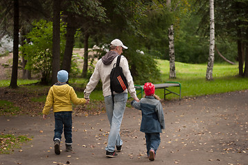 Image showing Walk in the autumn park