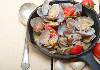 Image showing fresh clams on an iron skillet