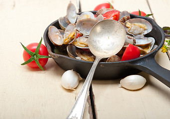 Image showing fresh clams on an iron skillet