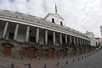 Image showing national palace on plaza grande quito ecuador