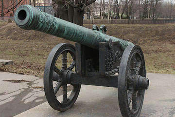 Image showing  medieval bronze cannon front view