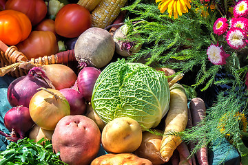 Image showing Vegetable harvest is sold at the fair.