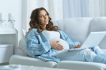 Image showing beautiful pregnant woman  and laptop