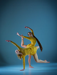 Image showing The two modern ballet dancers 