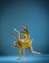 Image showing The two modern ballet dancers 